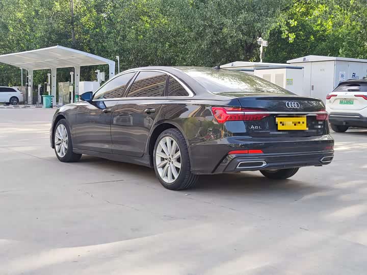 Фото 16 - Audi A6L