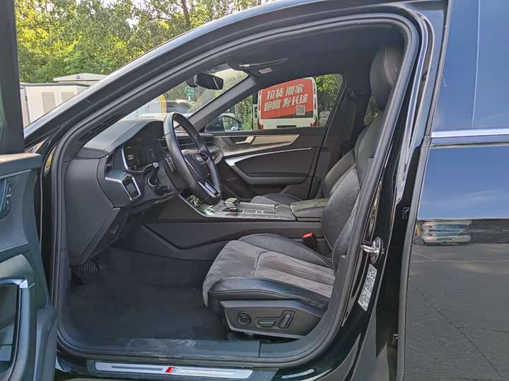 Фото 4 - Audi A6L