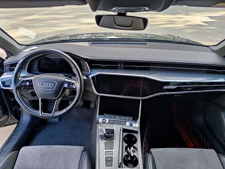 Фото 5 - Audi A6L