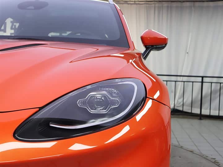 Фото 10 - Aston Martin DBX