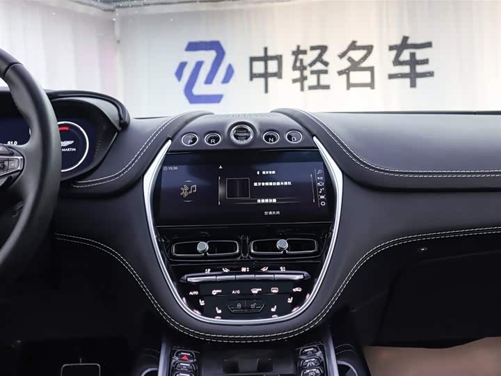 Фото 13 - Aston Martin DBX