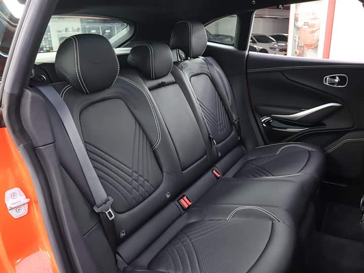 Фото 22 - Aston Martin DBX