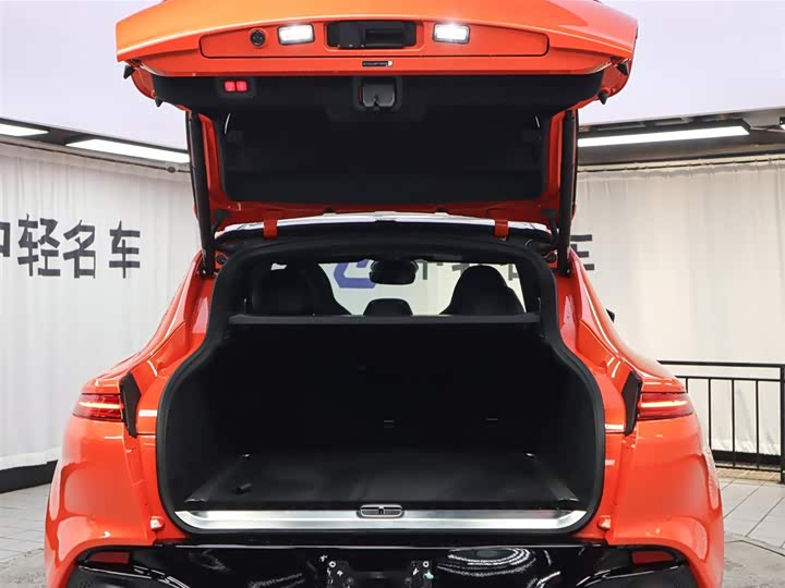 Фото 26 - Aston Martin DBX