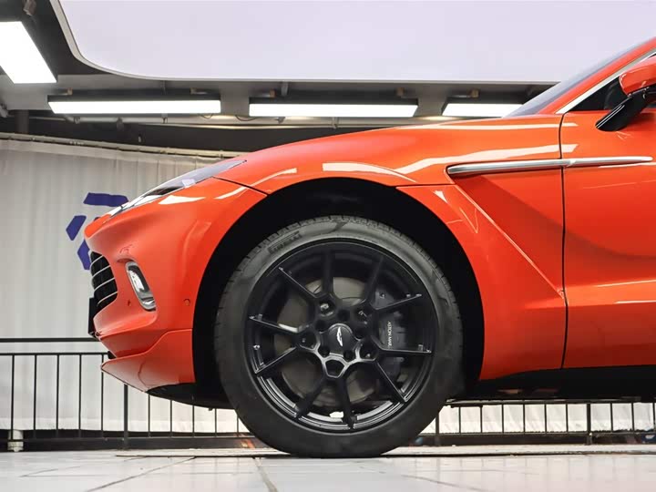 Фото 28 - Aston Martin DBX