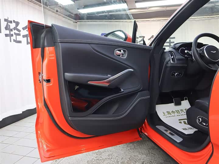 Фото 5 - Aston Martin DBX