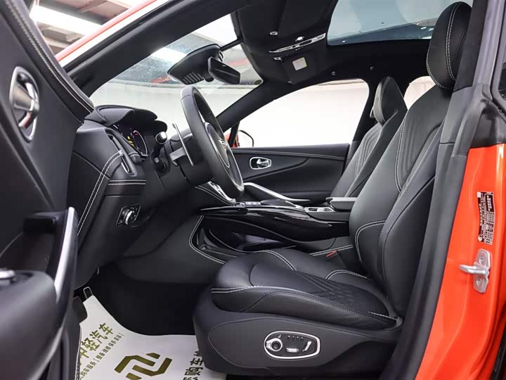 Фото 6 - Aston Martin DBX