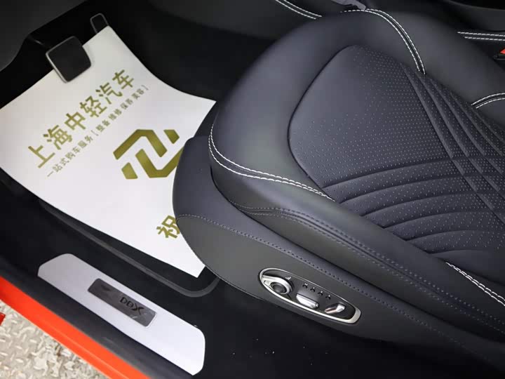 Фото 9 - Aston Martin DBX