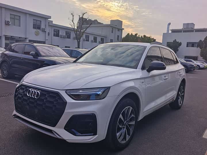 Фото 2 - Audi Q5L