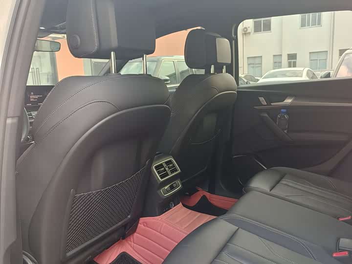 Фото 5 - Audi Q5L