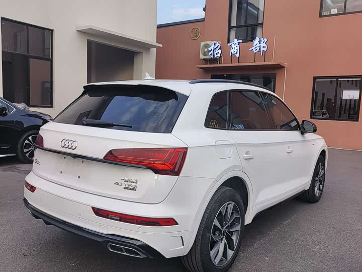 Фото 7 - Audi Q5L