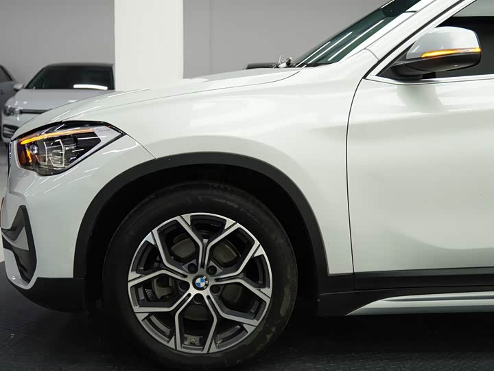Фото 8 - BMW X1