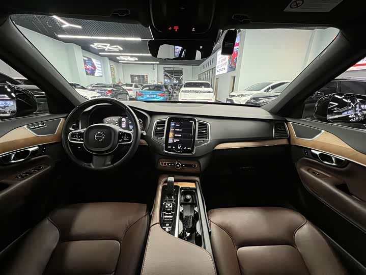 Фото 10 - Volvo XC90