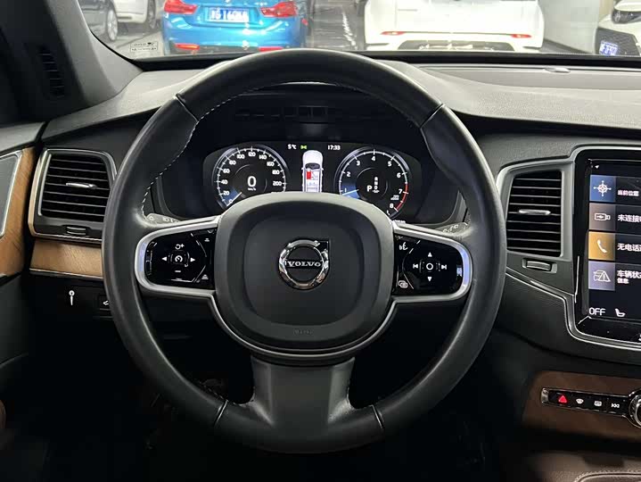 Фото 11 - Volvo XC90