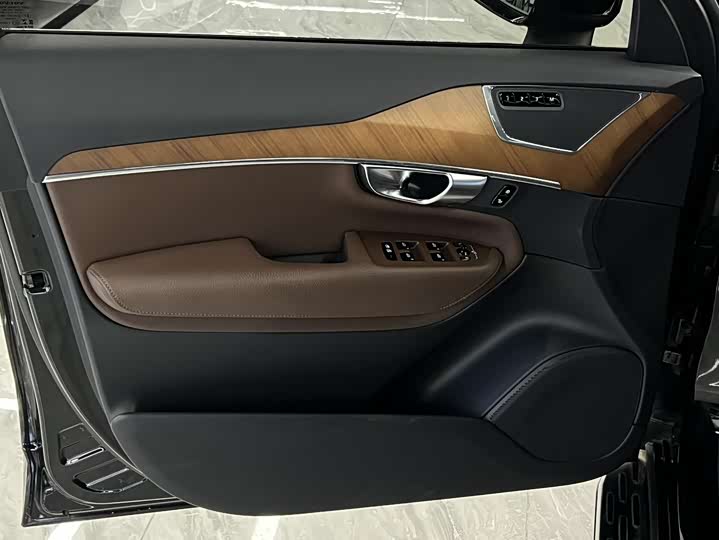 Фото 12 - Volvo XC90