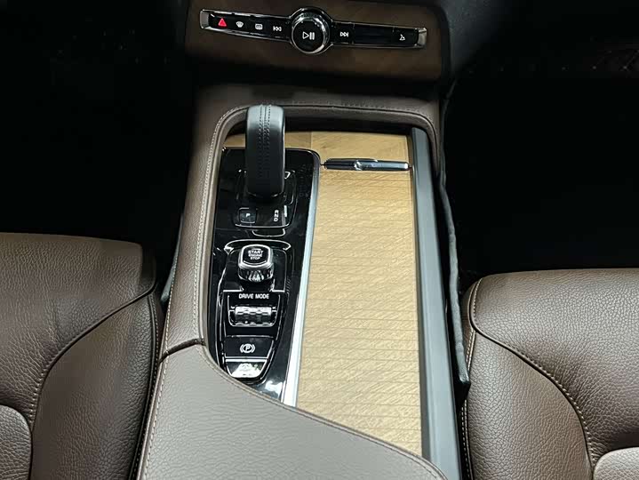 Фото 14 - Volvo XC90