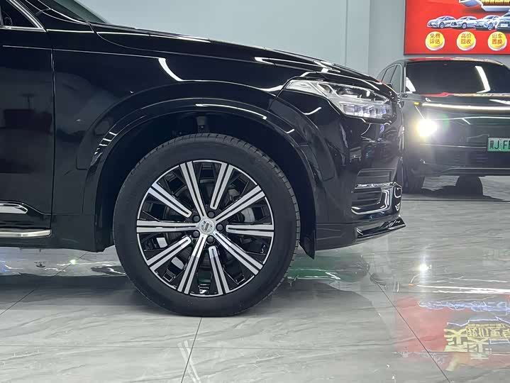 Фото 17 - Volvo XC90