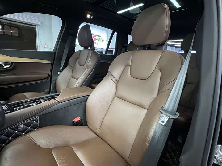 Фото 7 - Volvo XC90
