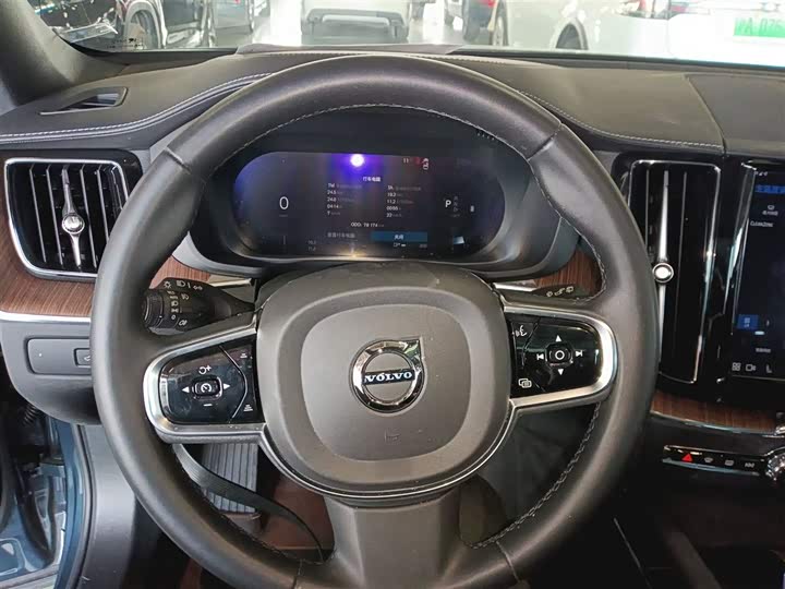 Фото 11 - Volvo XC60