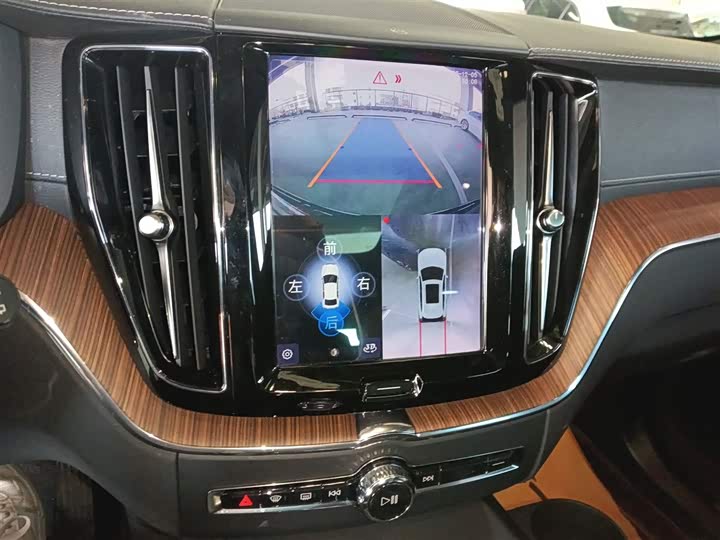 Фото 13 - Volvo XC60