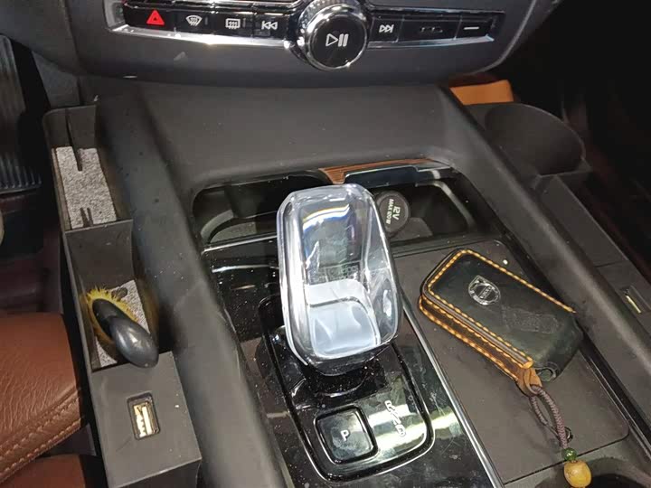 Фото 14 - Volvo XC60