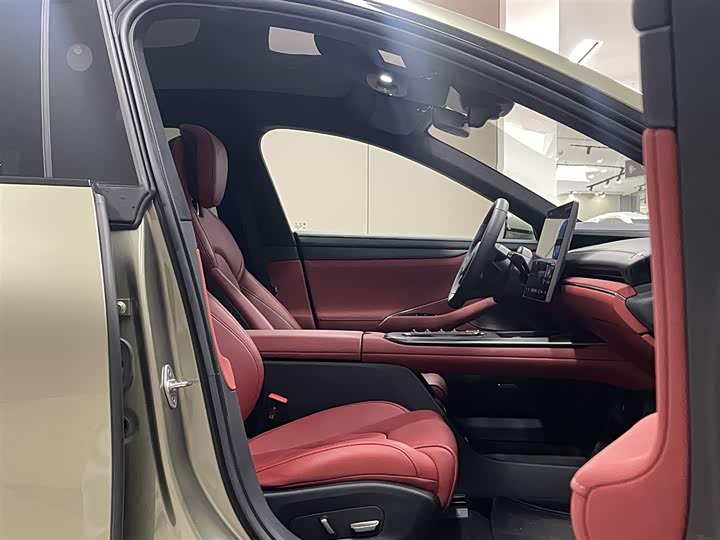 Фото 13 - Xiaomi SU7