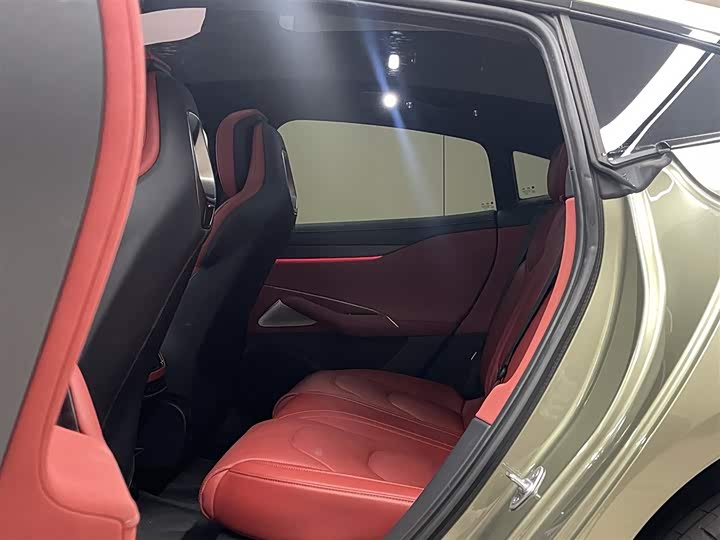 Фото 14 - Xiaomi SU7