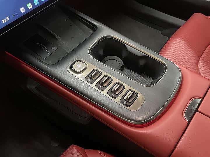 Фото 22 - Xiaomi SU7