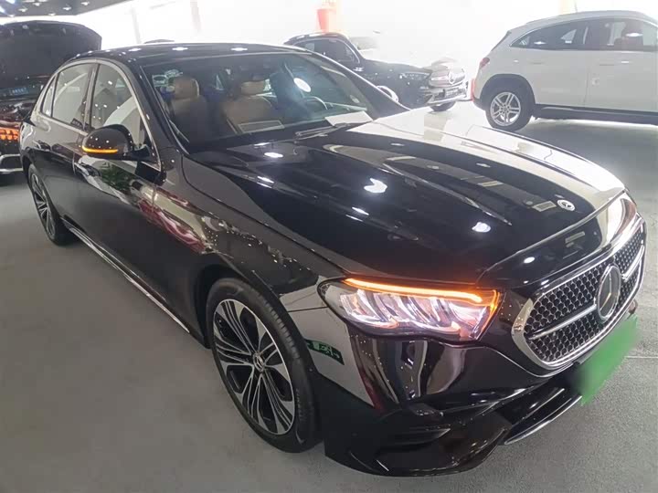 Фото 4 - Mercedes-Benz E-Class