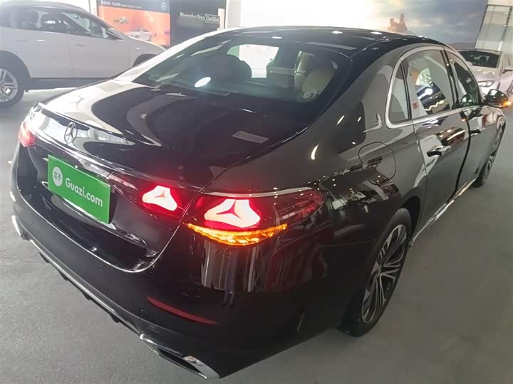 Фото 7 - Mercedes-Benz E-Class