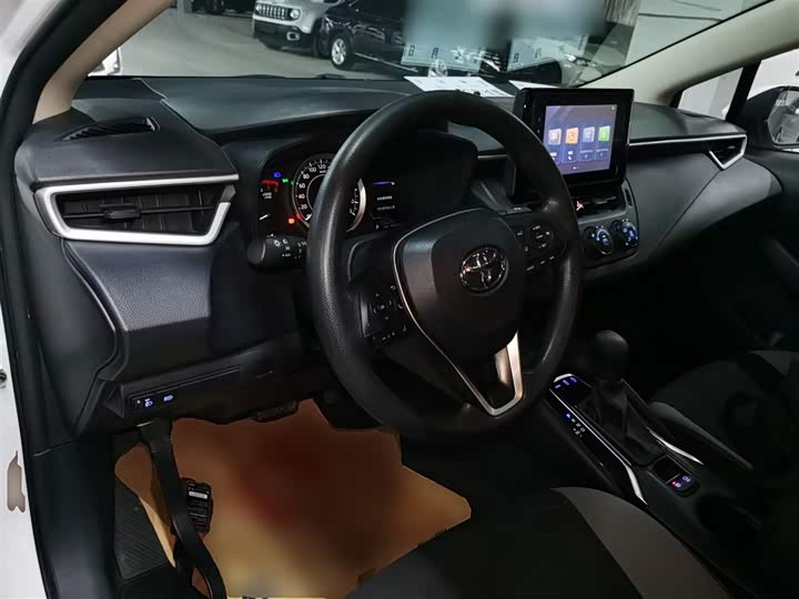 Фото 10 - Toyota Corolla