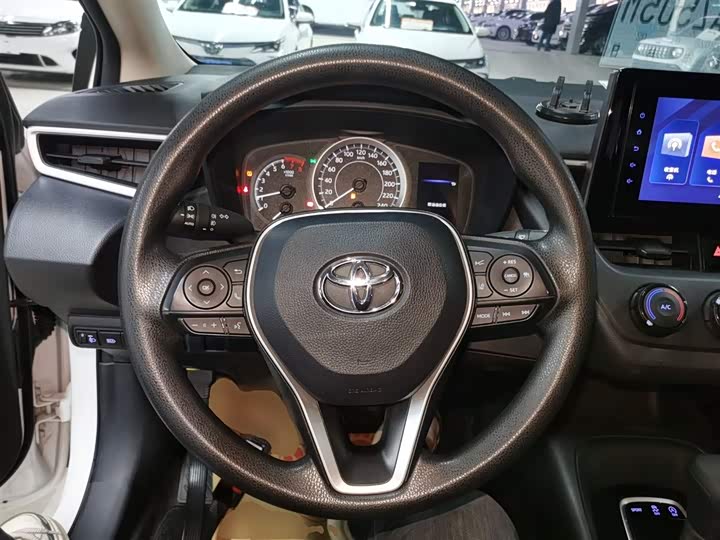 Фото 11 - Toyota Corolla