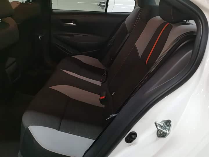 Фото 17 - Toyota Corolla