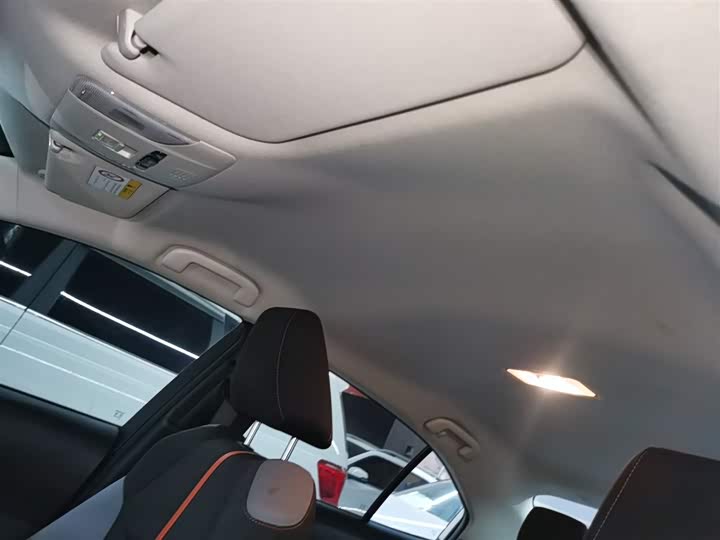 Фото 18 - Toyota Corolla