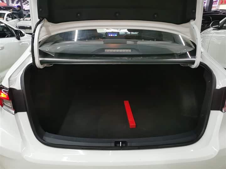 Фото 19 - Toyota Corolla