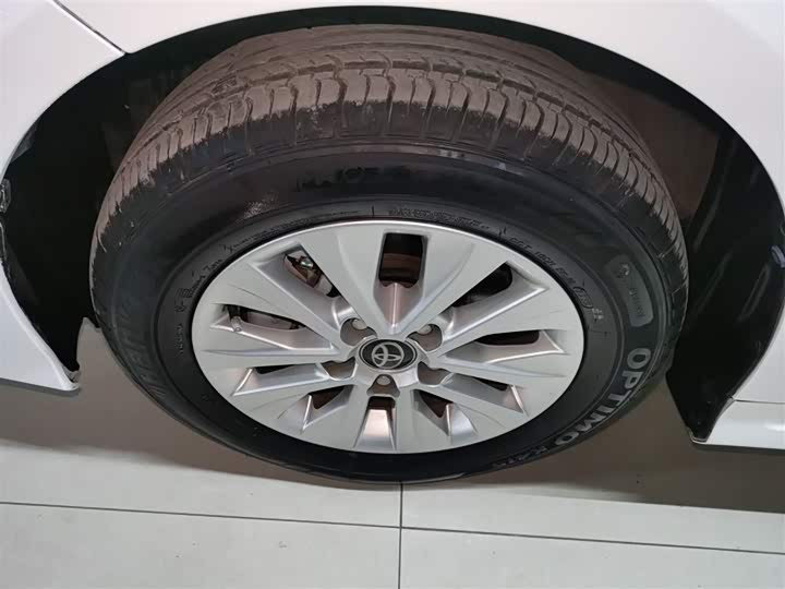 Фото 23 - Toyota Corolla