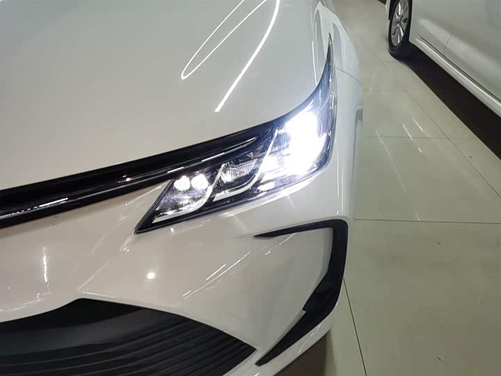 Фото 24 - Toyota Corolla