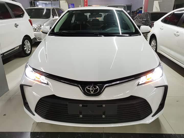 Фото 3 - Toyota Corolla