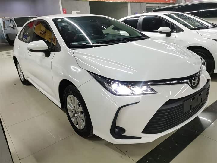 Фото 4 - Toyota Corolla