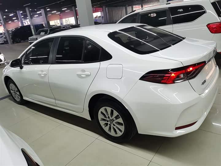 Фото 5 - Toyota Corolla