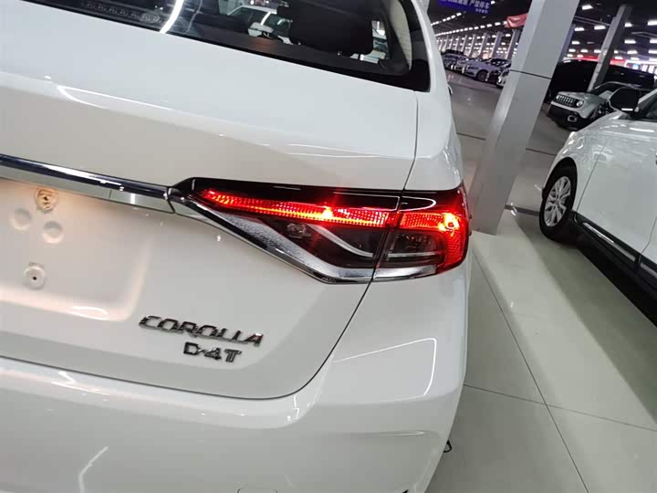 Фото 8 - Toyota Corolla