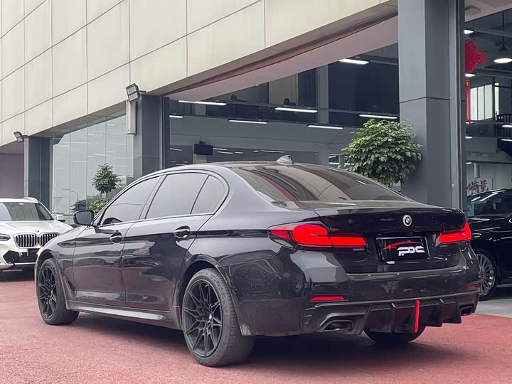 Фото 12 - BMW 5 Series