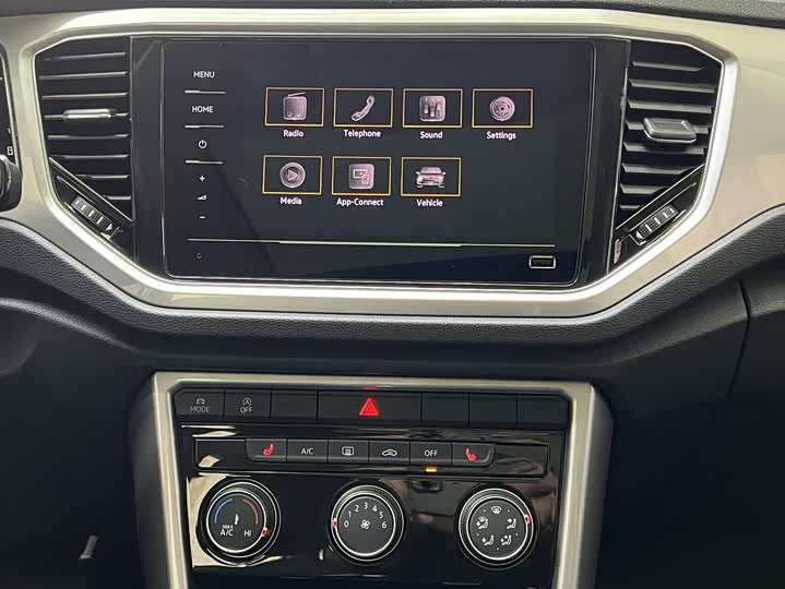 Фото 10 - Volkswagen T-Roc