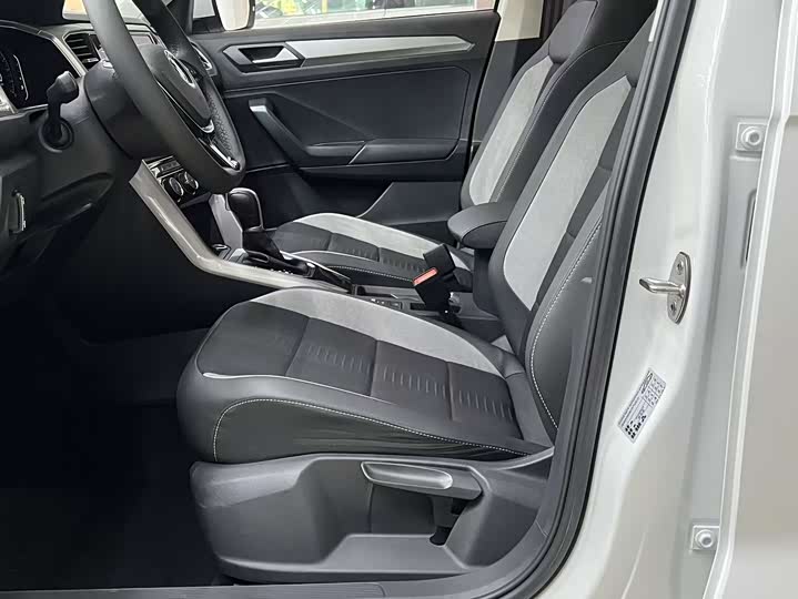 Фото 12 - Volkswagen T-Roc