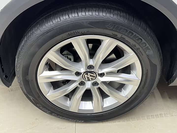 Фото 15 - Volkswagen T-Roc