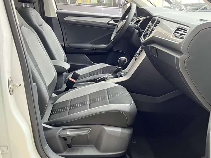 Фото 16 - Volkswagen T-Roc