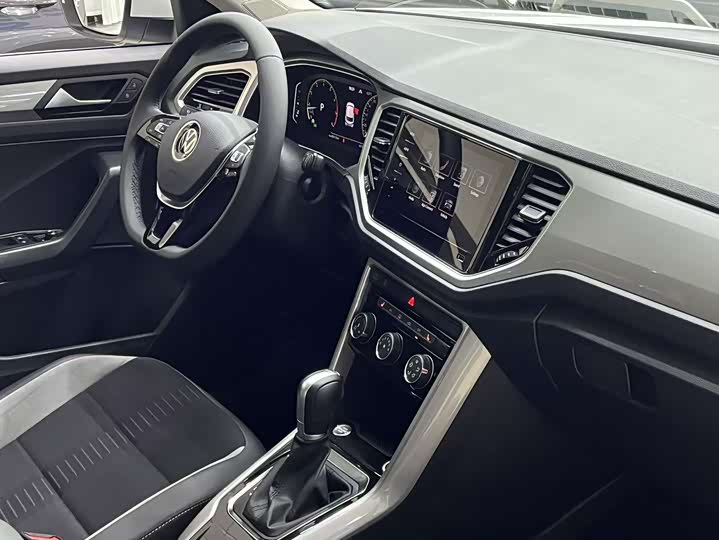 Фото 17 - Volkswagen T-Roc