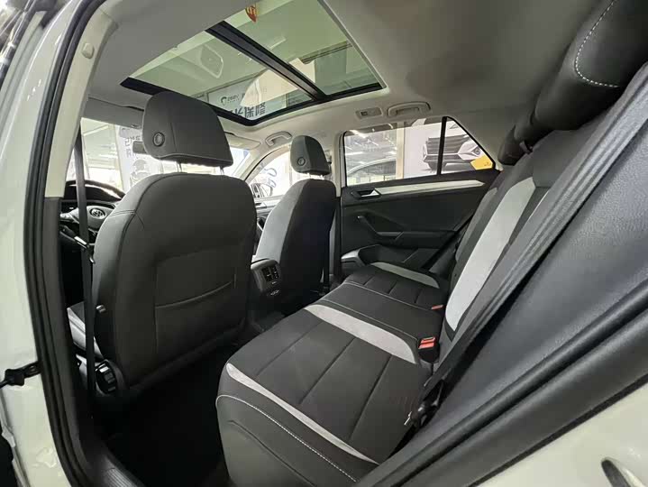 Фото 7 - Volkswagen T-Roc