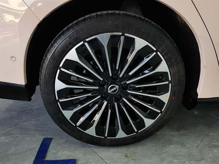 Фото 6 - Nissan N7