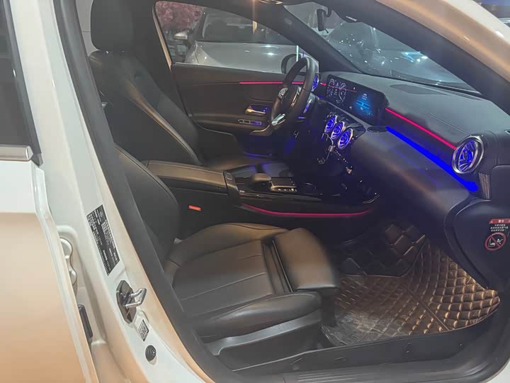 Фото 10 - Mercedes-Benz A-Class