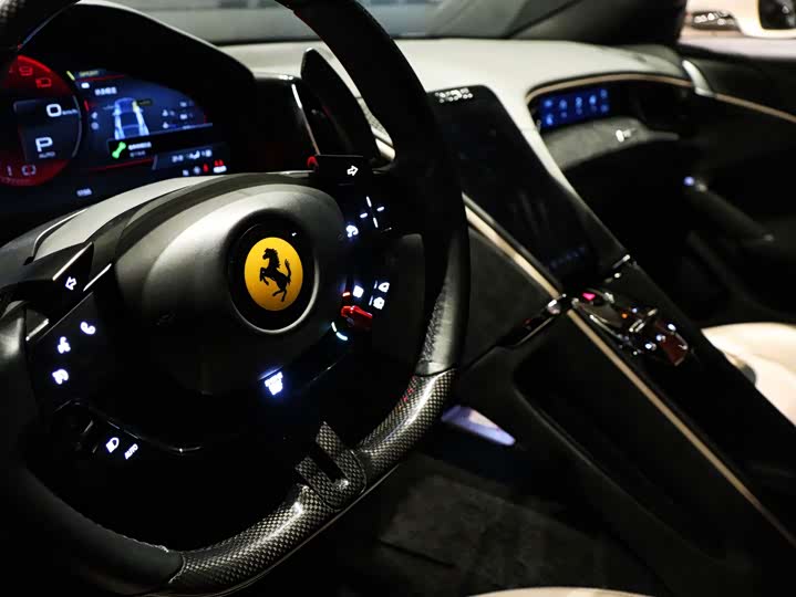 Фото 11 - Ferrari Roma